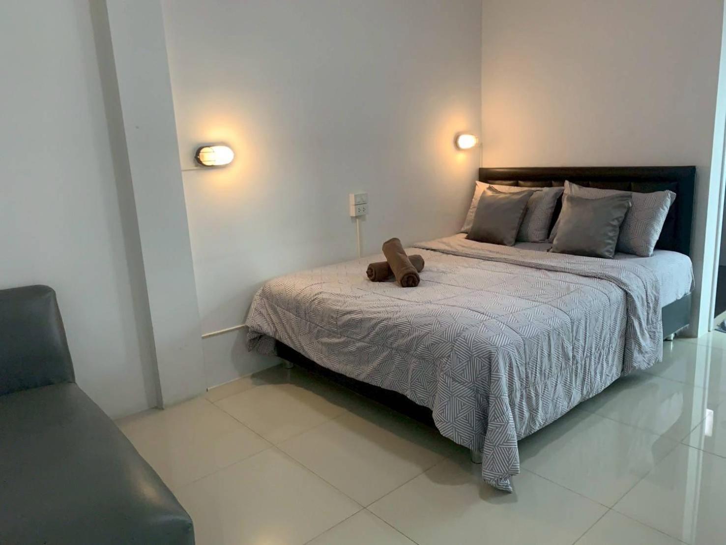 Homey-Sleepy Don Mueang Airport Hostel Bangkok Esterno foto